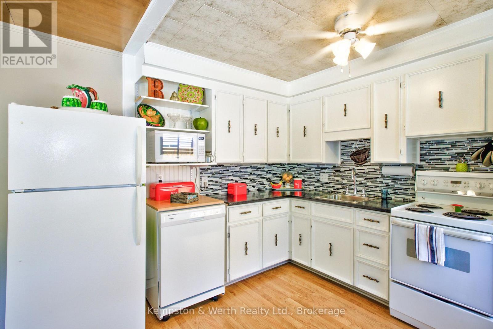 3 Elmwood Avenue, Lambton Shores, Ontario N0M 1T0 - Photo 19 - X11997923