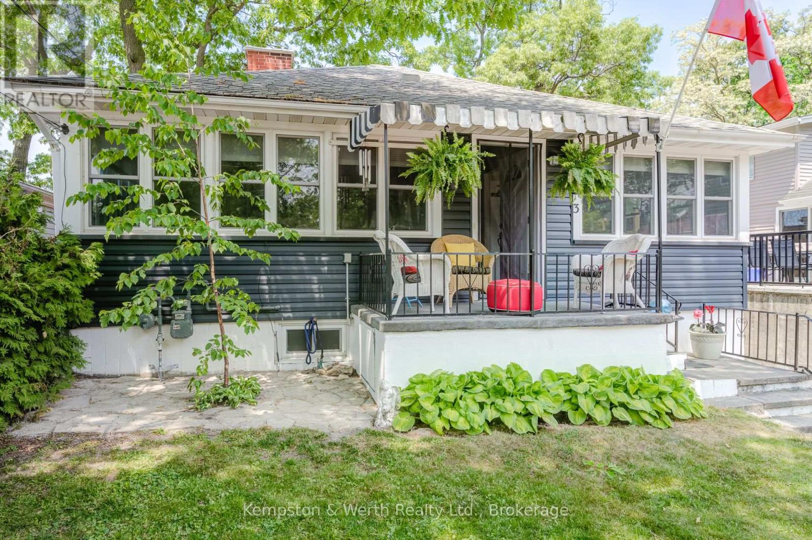 3 Elmwood Avenue, Lambton Shores, Ontario N0M 1T0 - Photo 3 - X11997923