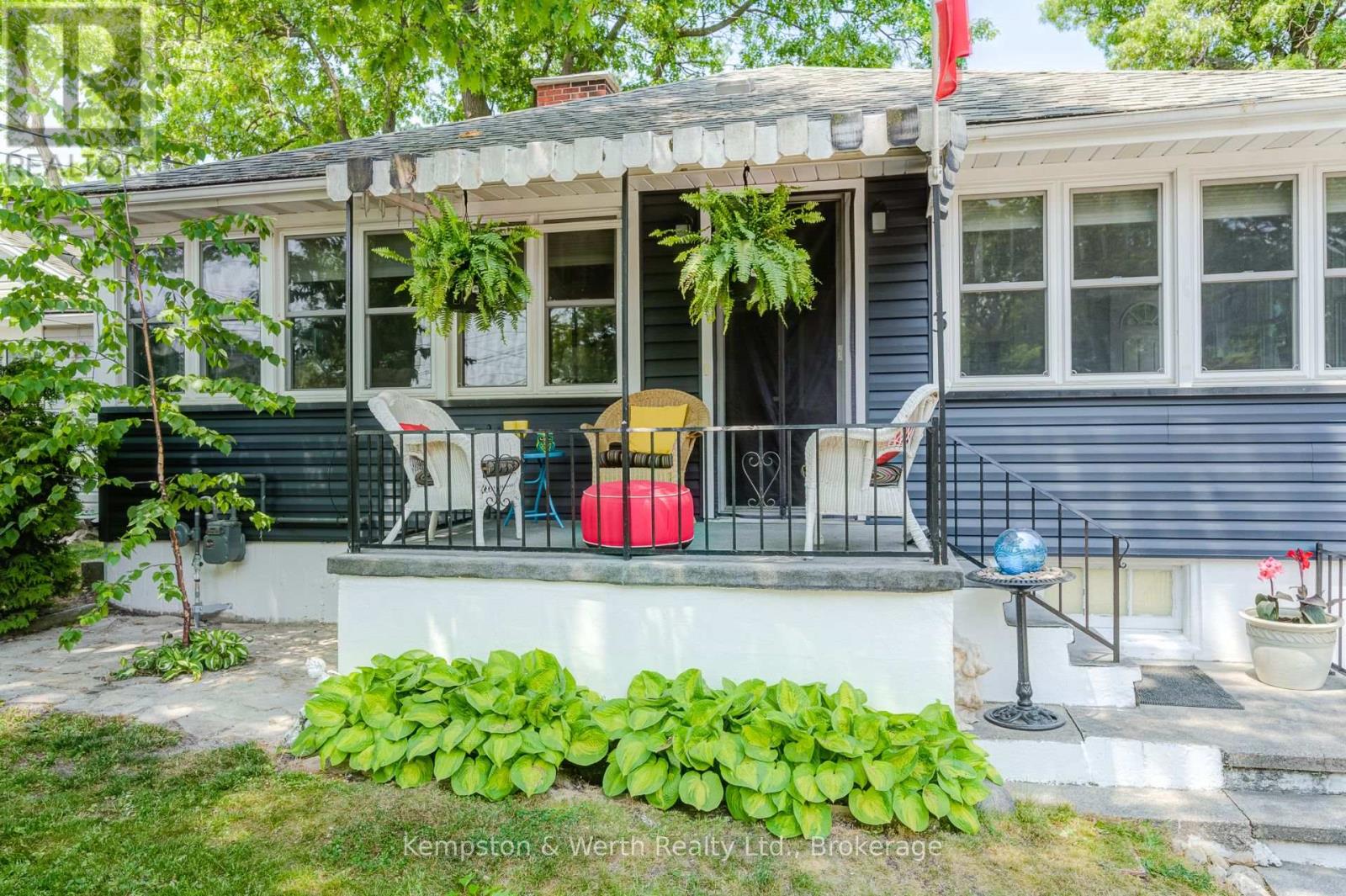 3 Elmwood Avenue, Lambton Shores, Ontario N0M 1T0 - Photo 5 - X11997923