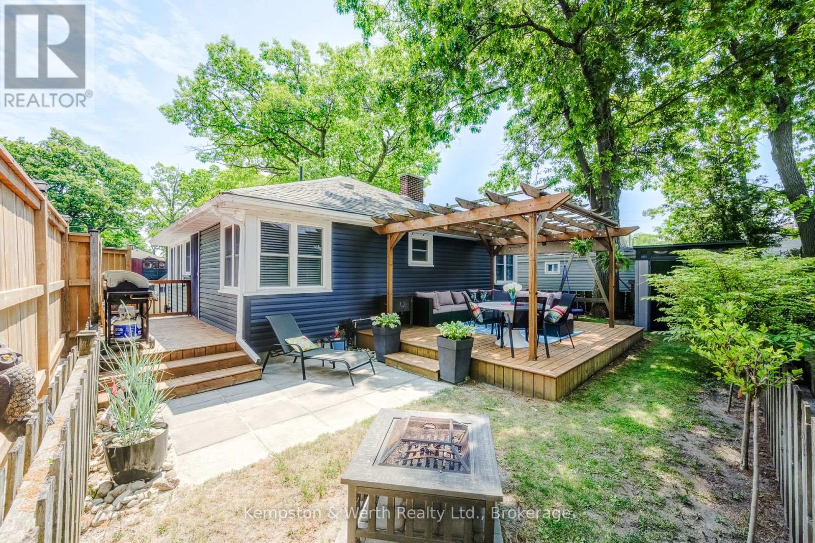 3 Elmwood Avenue, Lambton Shores, Ontario N0M 1T0 - Photo 6 - X11997923