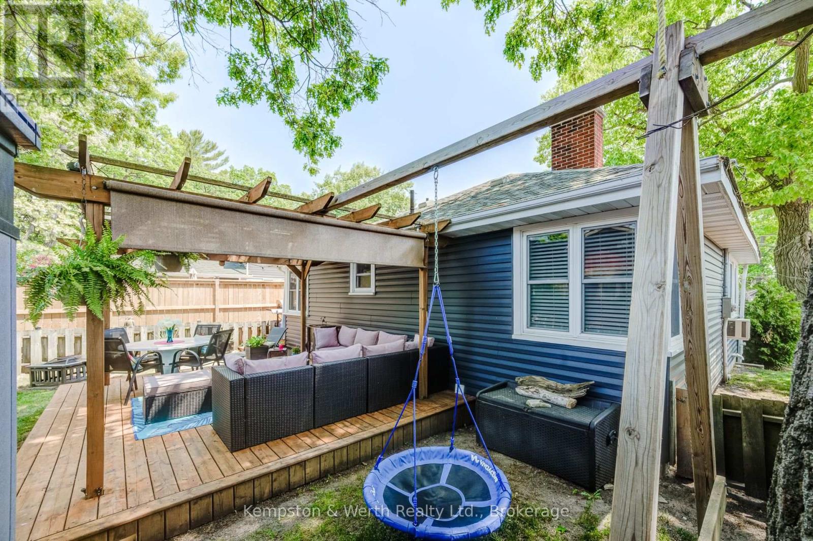 3 Elmwood Avenue, Lambton Shores, Ontario N0M 1T0 - Photo 8 - X11997923
