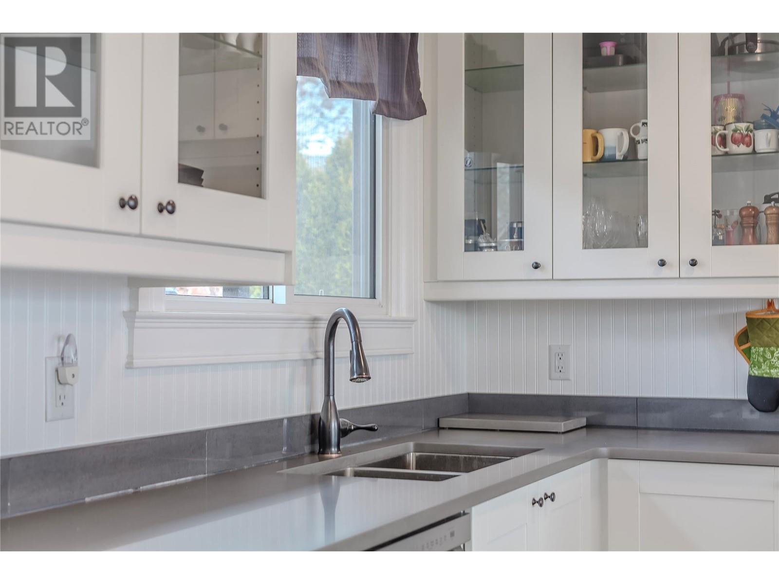 6525 Southwind Road, Vernon, British Columbia  V1H 1B7 - Photo 12 - 10336895