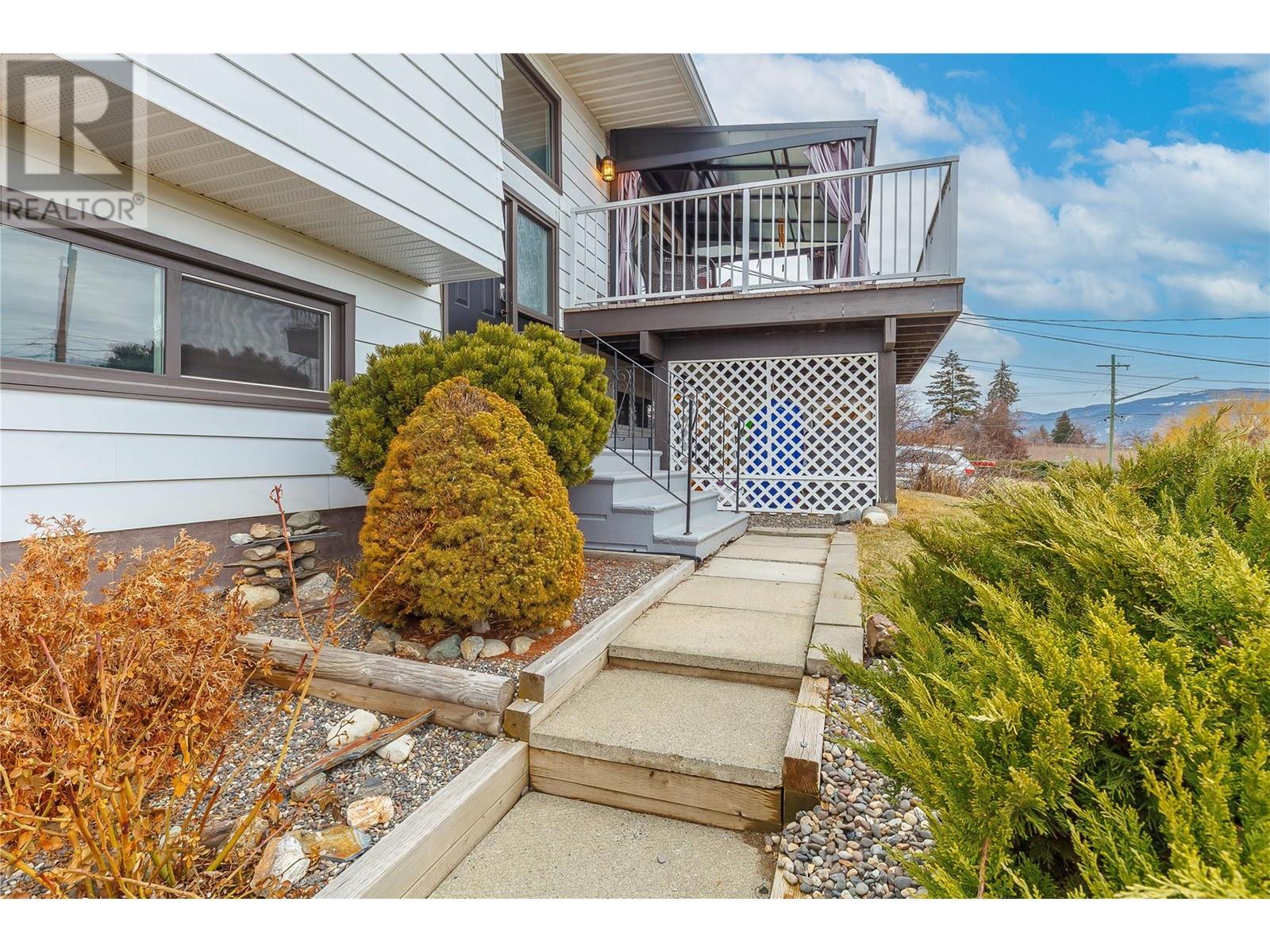 6525 Southwind Road, Vernon, British Columbia  V1H 1B7 - Photo 3 - 10336895