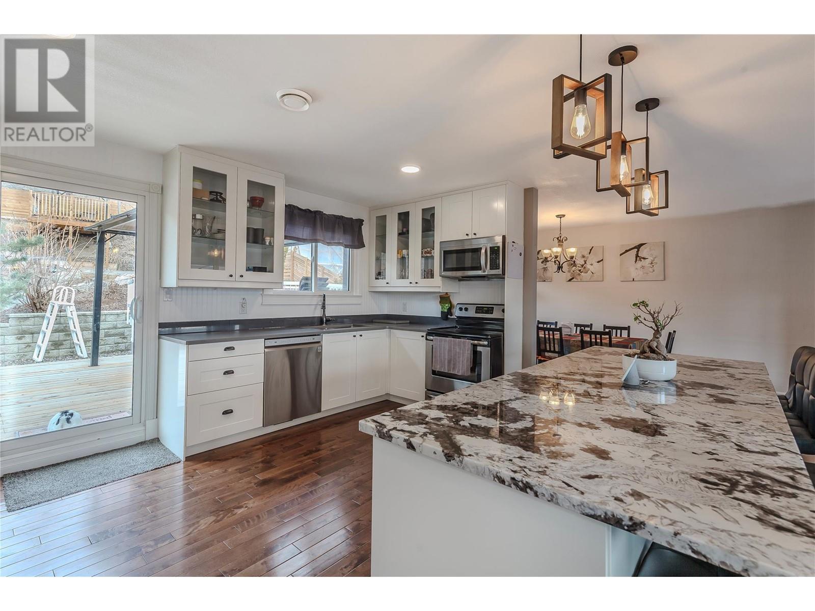 6525 Southwind Road, Vernon, British Columbia  V1H 1B7 - Photo 9 - 10336895