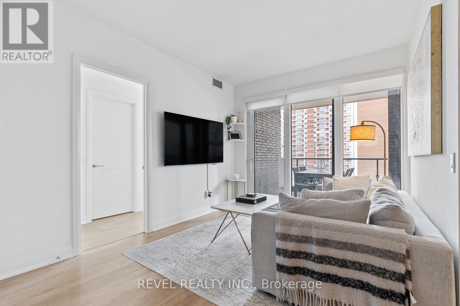 Property at 520 - 21 PARK STREET E image 2