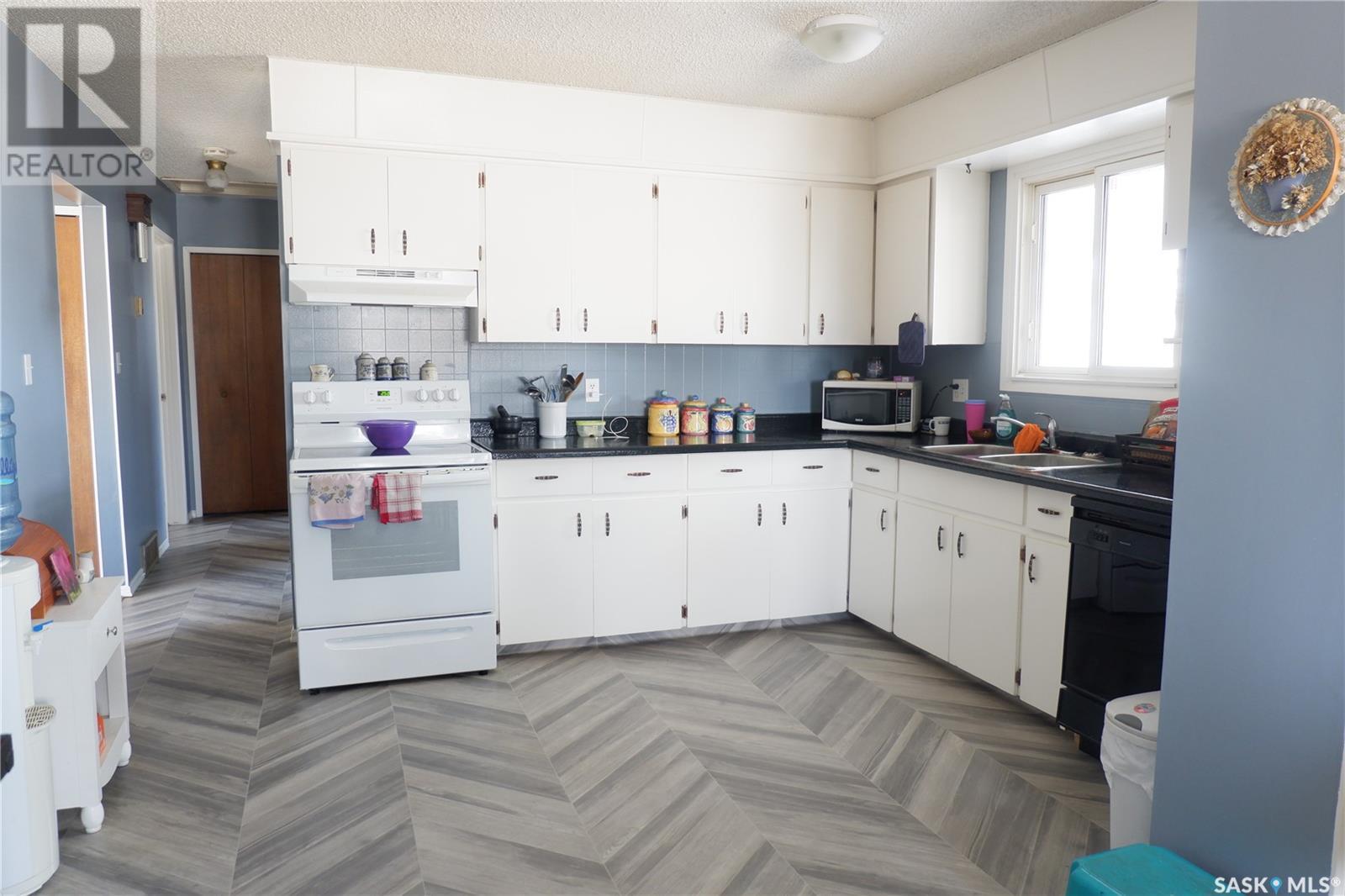 Property at 529 6th AVENUE E image 4