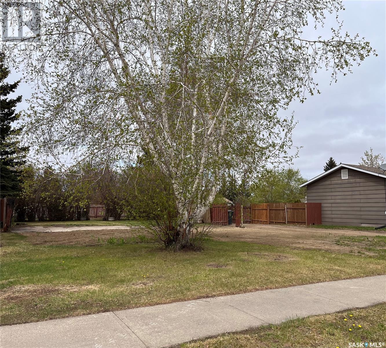 Property at 1008 1st STREET E image 1