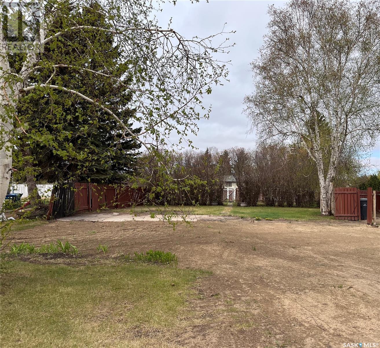 Property at 1008 1st STREET E image 3