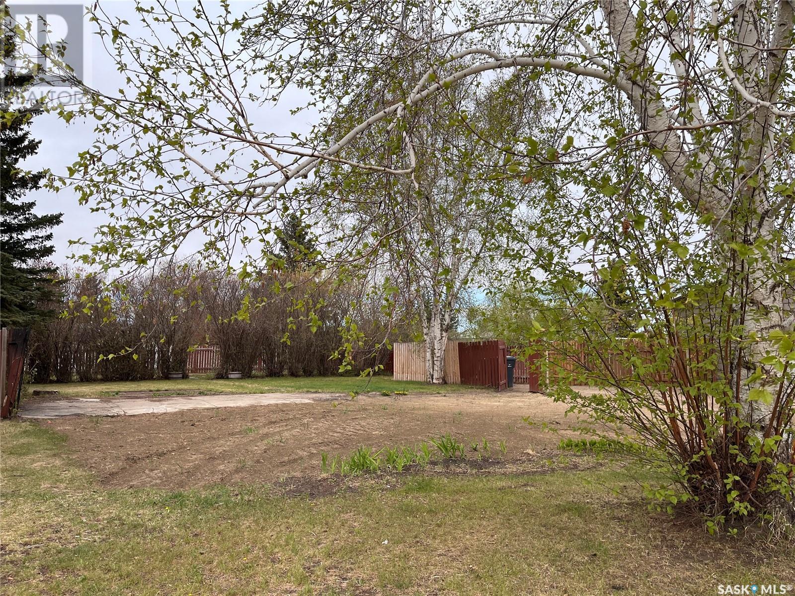 Property at 1008 1st STREET E image 5