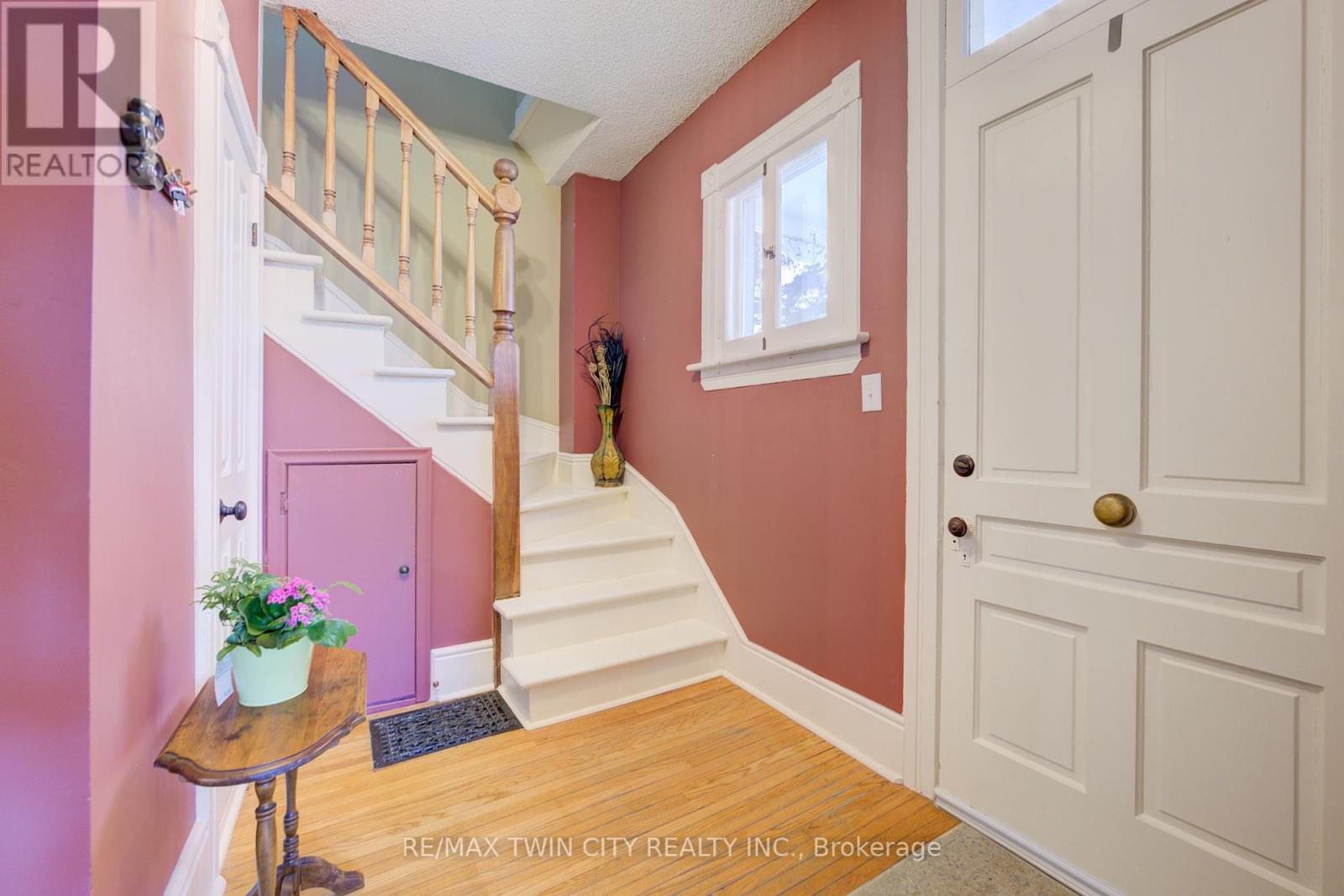 Property at 164 QUEEN STREET E image 3