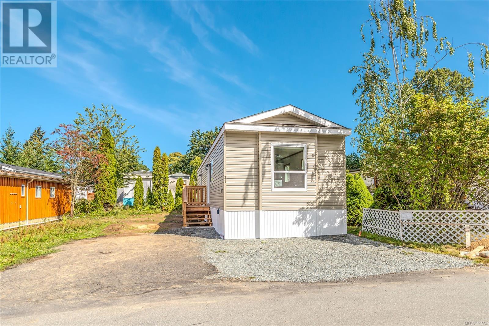 Property at 37 Honey Dr image 3
