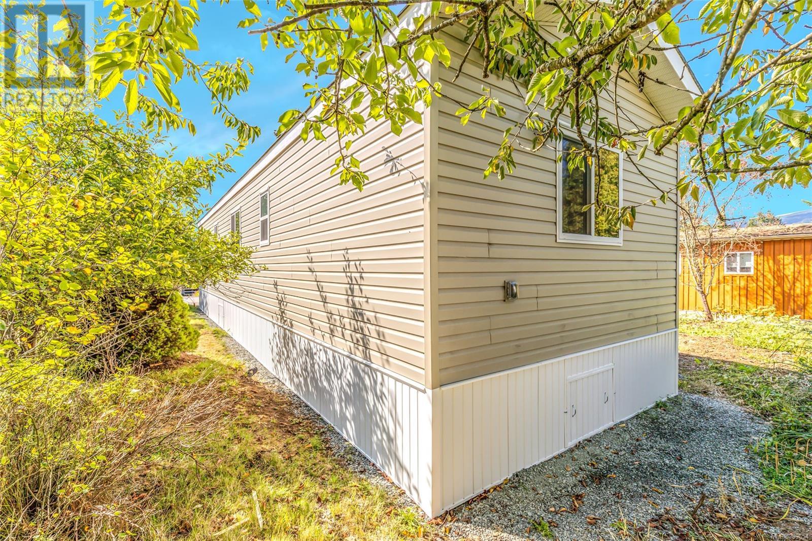 Property at 37 Honey Dr image 5