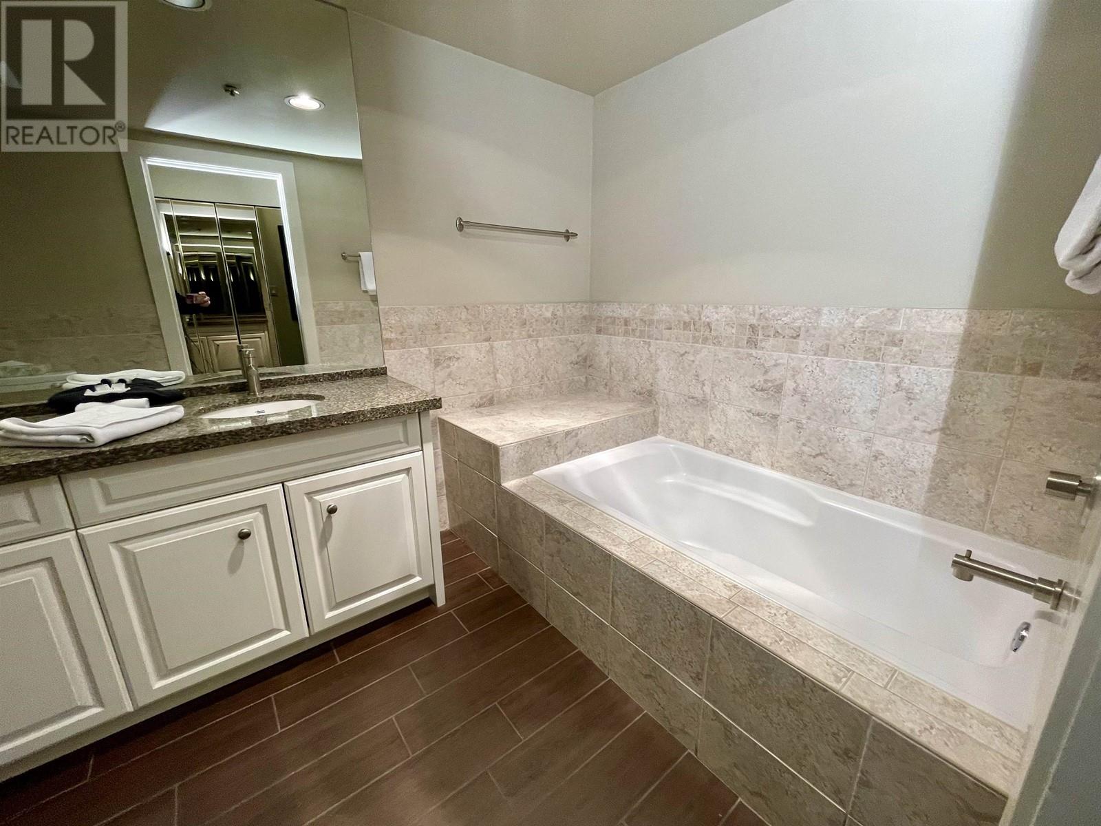 203 Wk8-4321 Village Gate, Whistler, British Columbia  V0N 1B4 - Photo 22 - R2972563