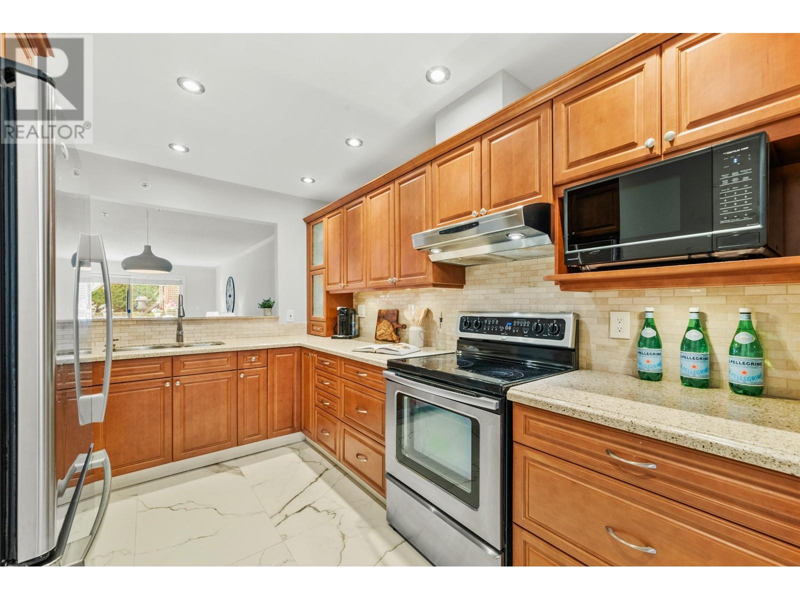 305 1050 Bowron Court, North Vancouver, British Columbia  V7H 2X6 - Photo 10 - R2972587