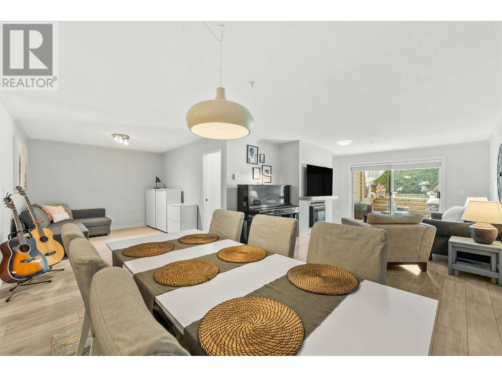 305 1050 Bowron Court, North Vancouver, British Columbia  V7H 2X6 - Photo 2 - R2972587