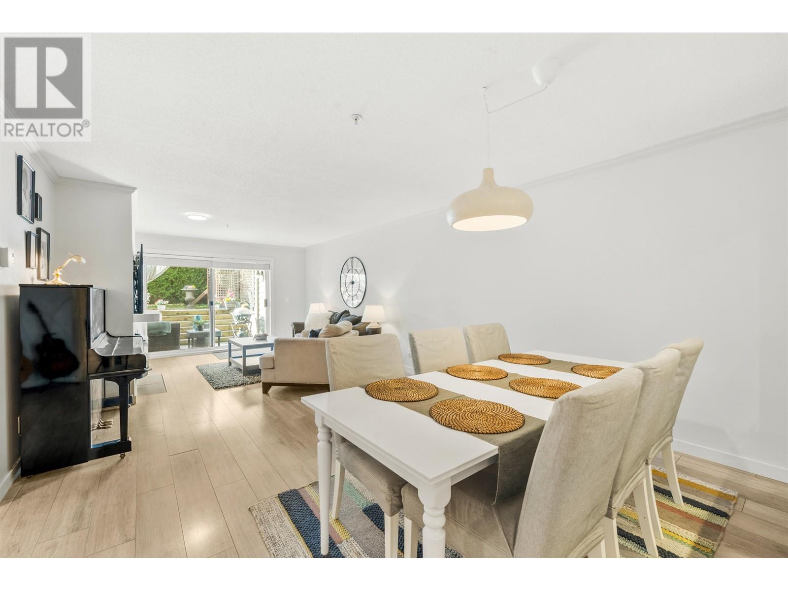 305 1050 Bowron Court, North Vancouver, British Columbia  V7H 2X6 - Photo 4 - R2972587