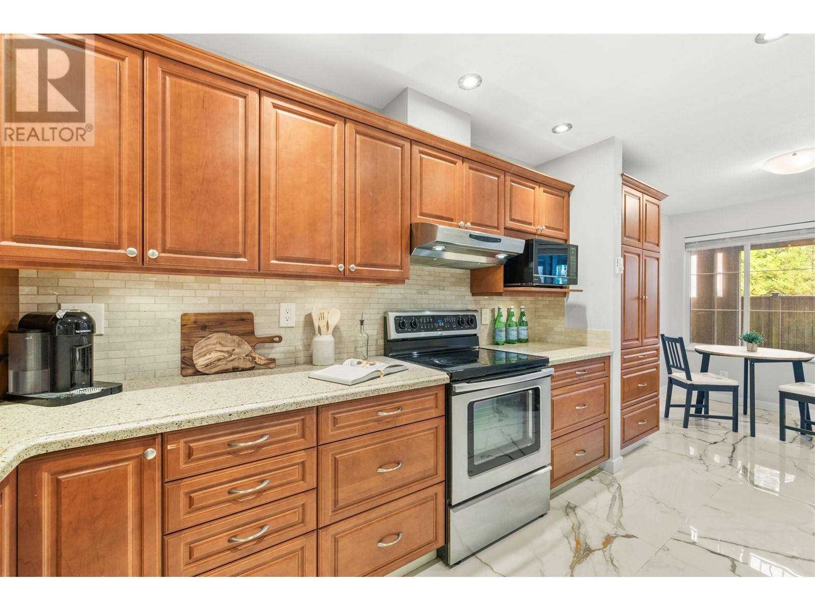 305 1050 Bowron Court, North Vancouver, British Columbia  V7H 2X6 - Photo 6 - R2972587