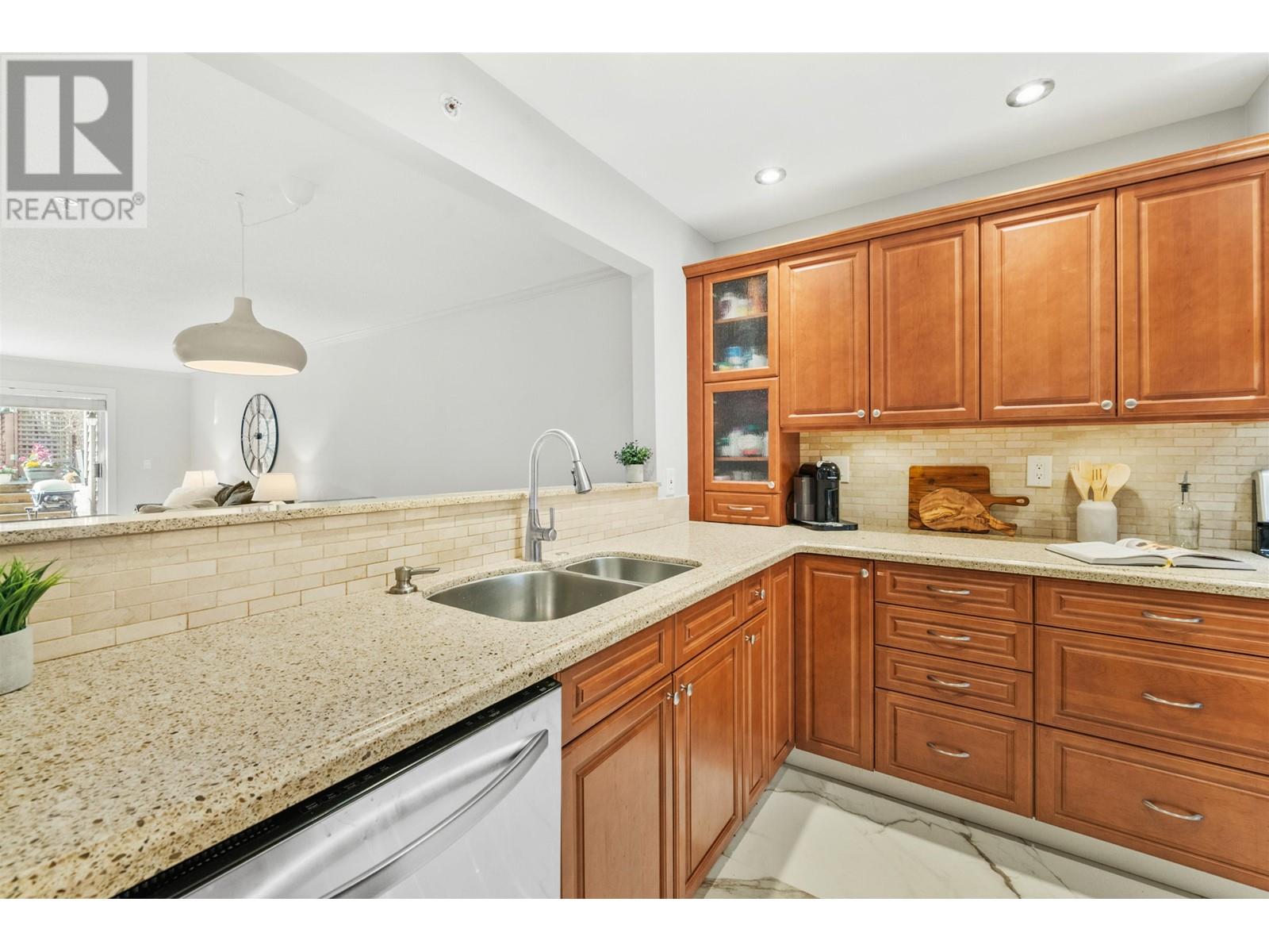 305 1050 Bowron Court, North Vancouver, British Columbia  V7H 2X6 - Photo 7 - R2972587