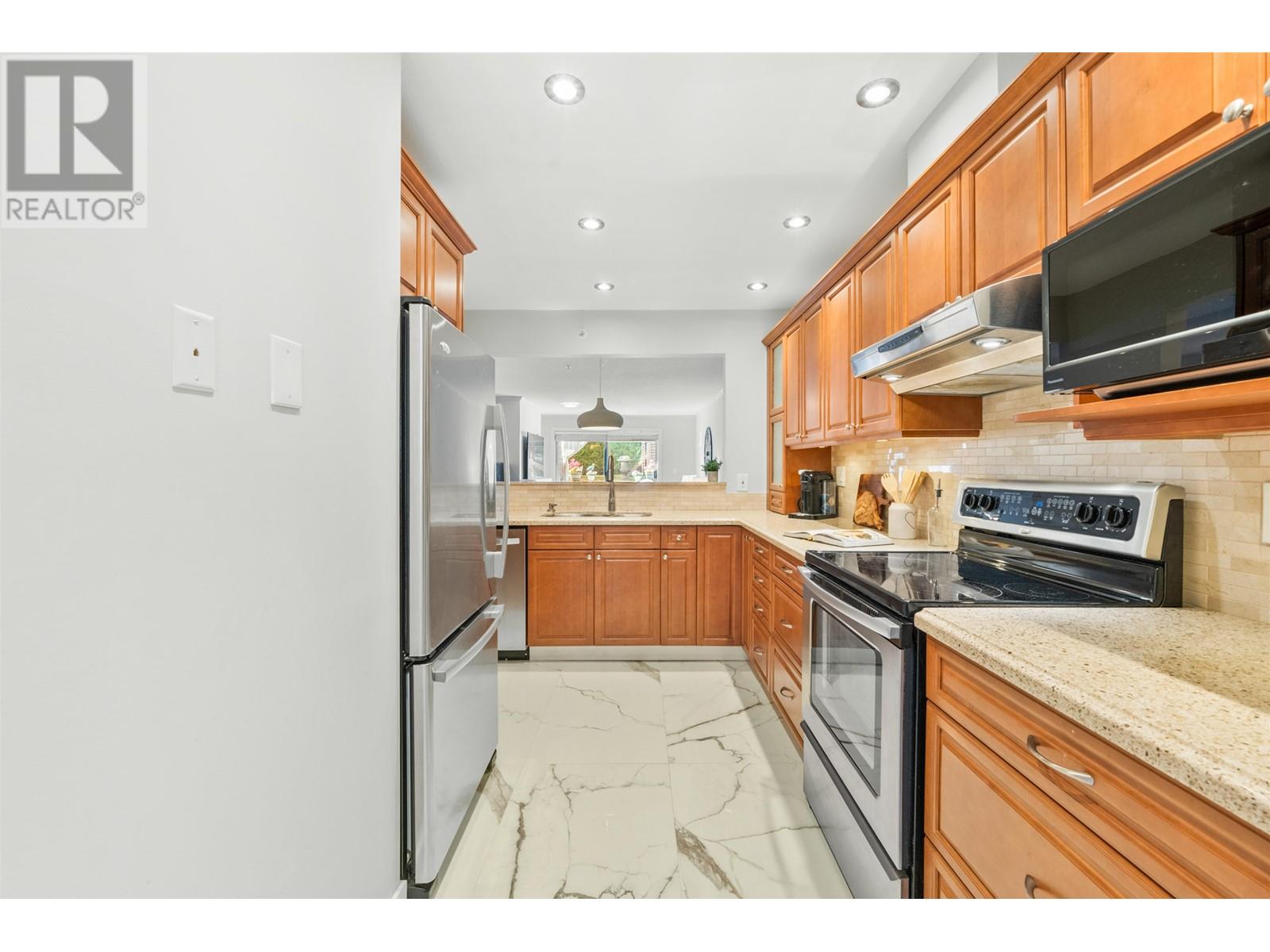 305 1050 Bowron Court, North Vancouver, British Columbia  V7H 2X6 - Photo 9 - R2972587
