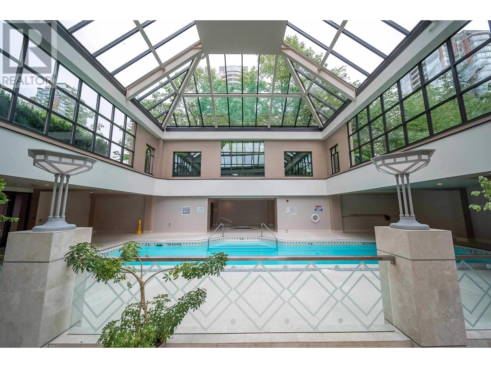 Listing Picture 31 of 33 : 2102 7388 SANDBORNE AVENUE, Burnaby / 本拿比 - 魯藝地產 Yvonne Lu Group - MLS Medallion Club Member