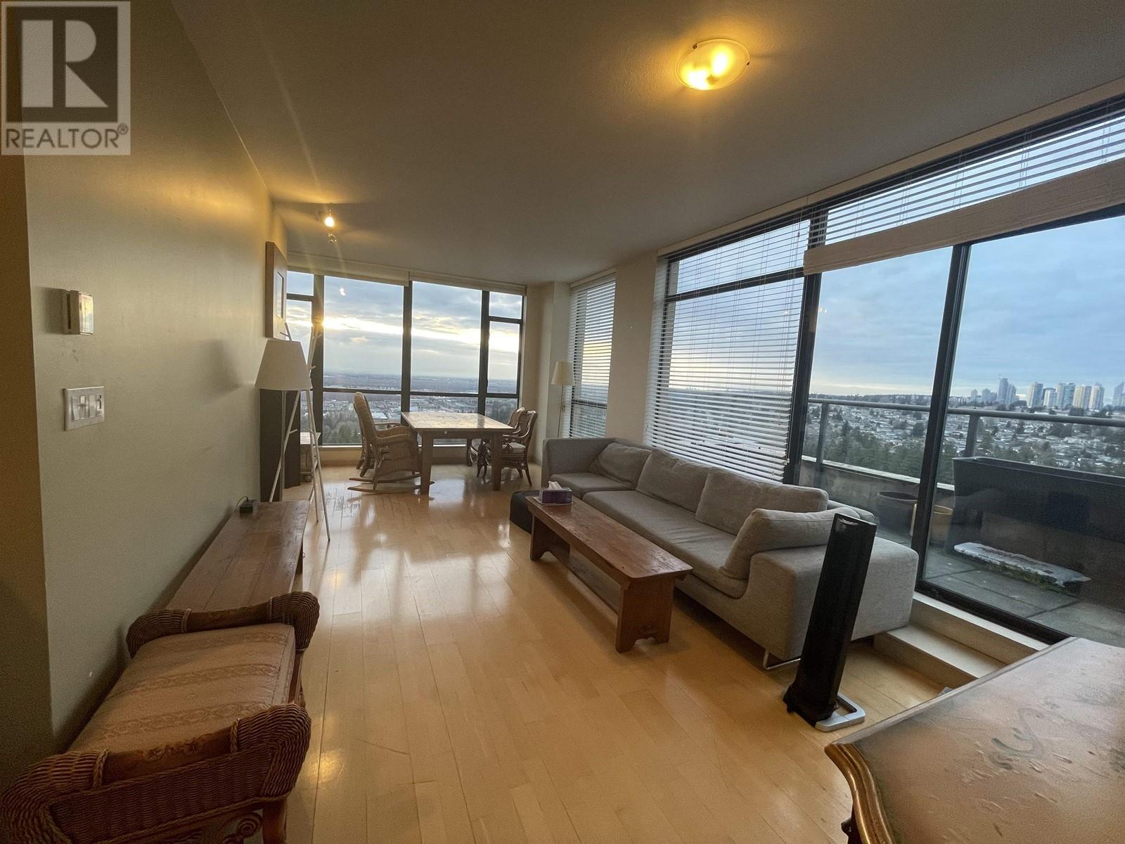 Listing Picture 2 of 33 : 2102 7388 SANDBORNE AVENUE, Burnaby / 本拿比 - 魯藝地產 Yvonne Lu Group - MLS Medallion Club Member