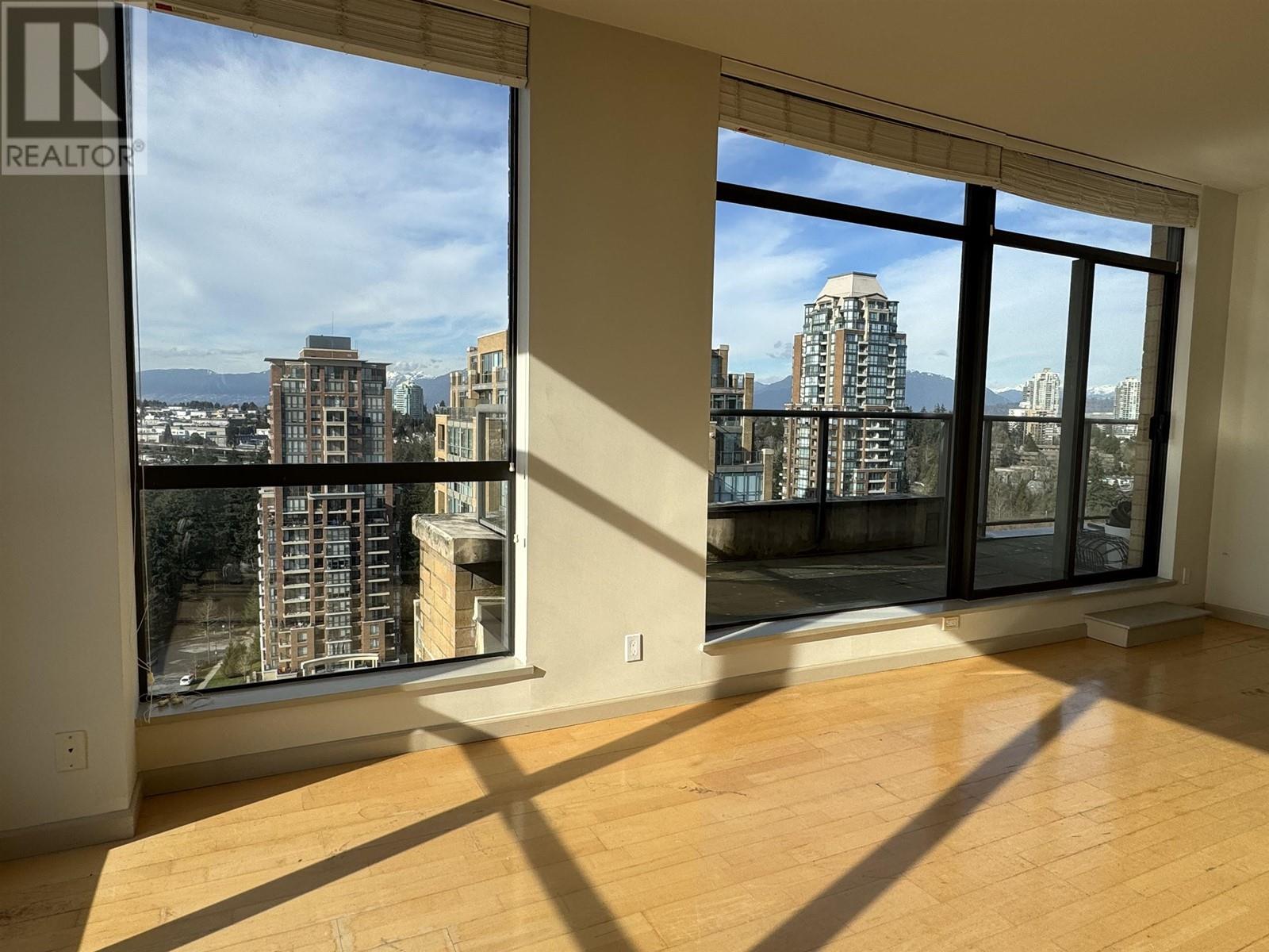 Listing Picture 4 of 33 : 2102 7388 SANDBORNE AVENUE, Burnaby / 本拿比 - 魯藝地產 Yvonne Lu Group - MLS Medallion Club Member