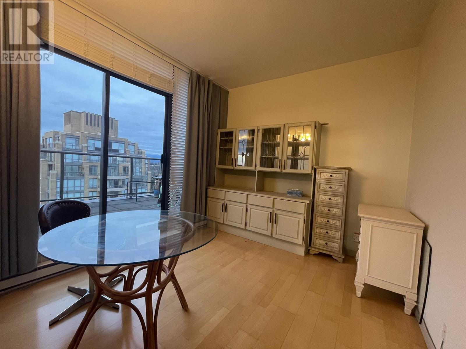 Listing Picture 5 of 33 : 2102 7388 SANDBORNE AVENUE, Burnaby / 本拿比 - 魯藝地產 Yvonne Lu Group - MLS Medallion Club Member