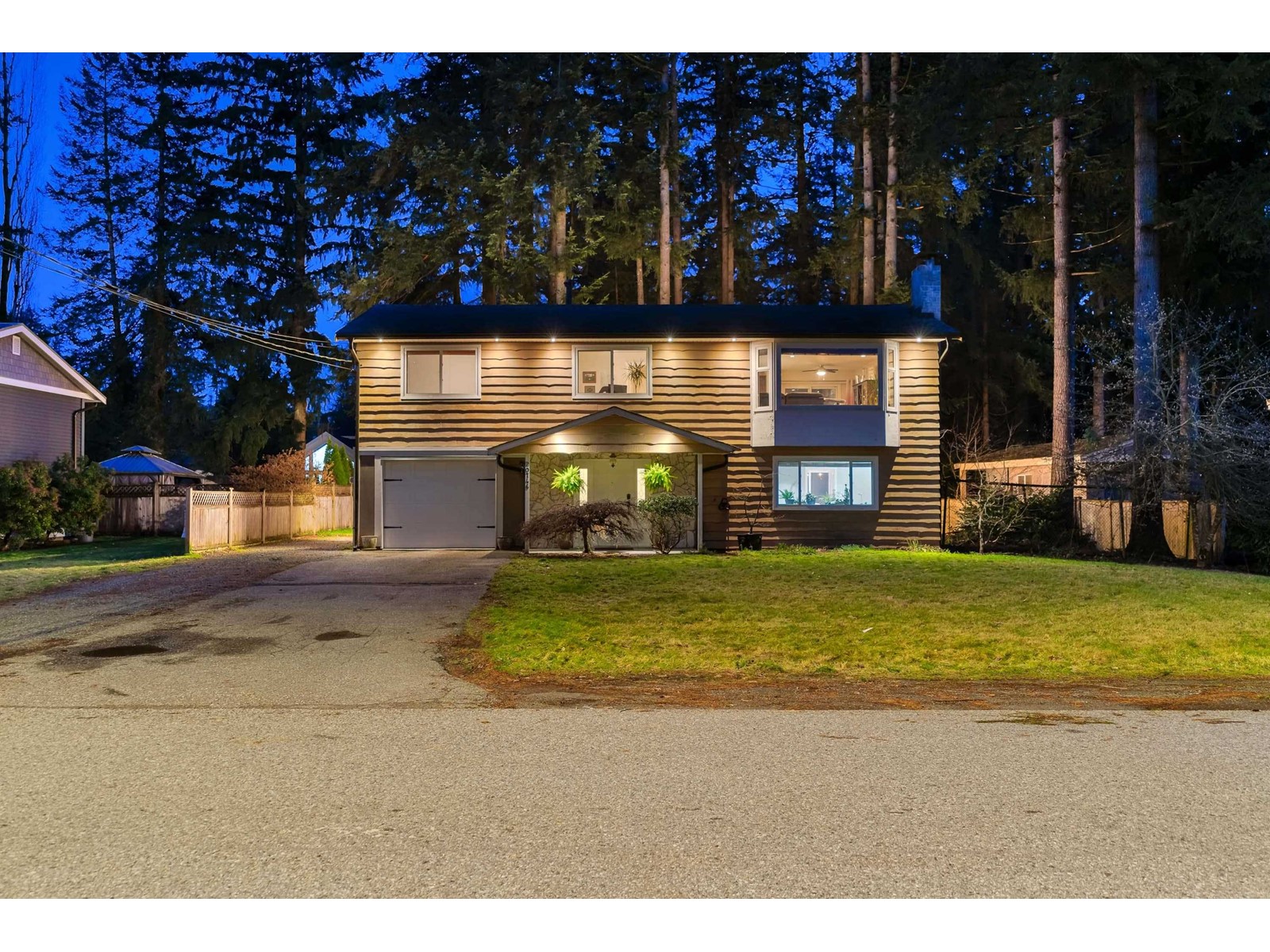 Property at 20746 39A AVENUE image 2