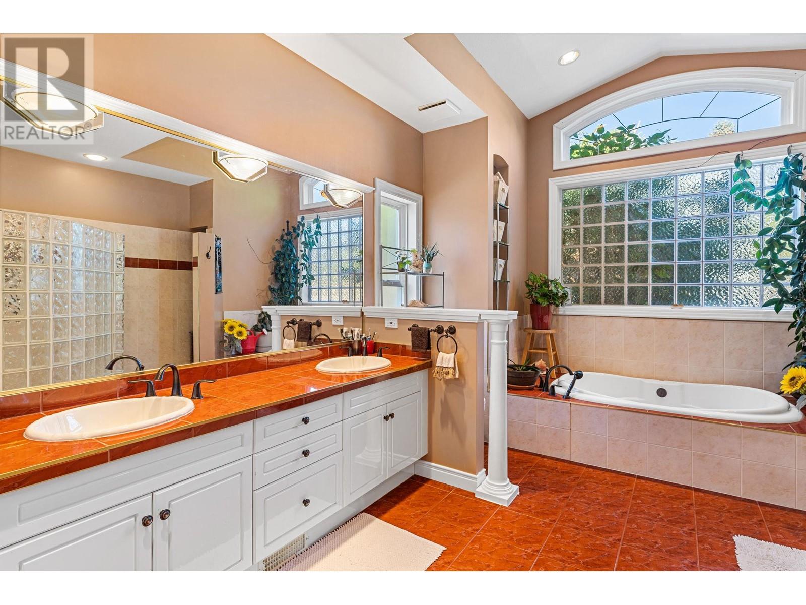 Property at 6097 Beatrice Road image 4