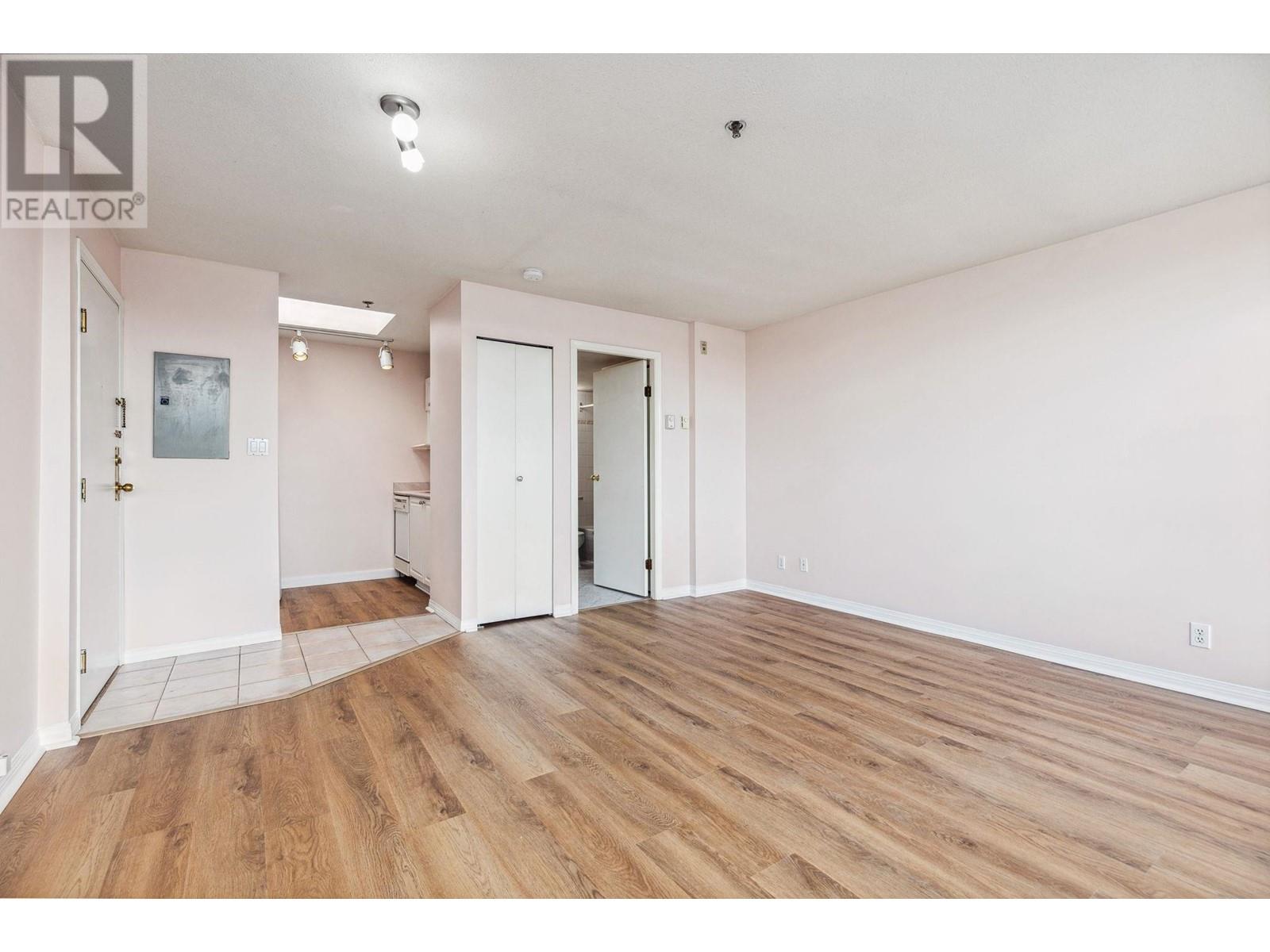 Listing Picture 5 of 13 : PH2 4113 FRASER STREET, Vancouver / 溫哥華 - 魯藝地產 Yvonne Lu Group - MLS Medallion Club Member