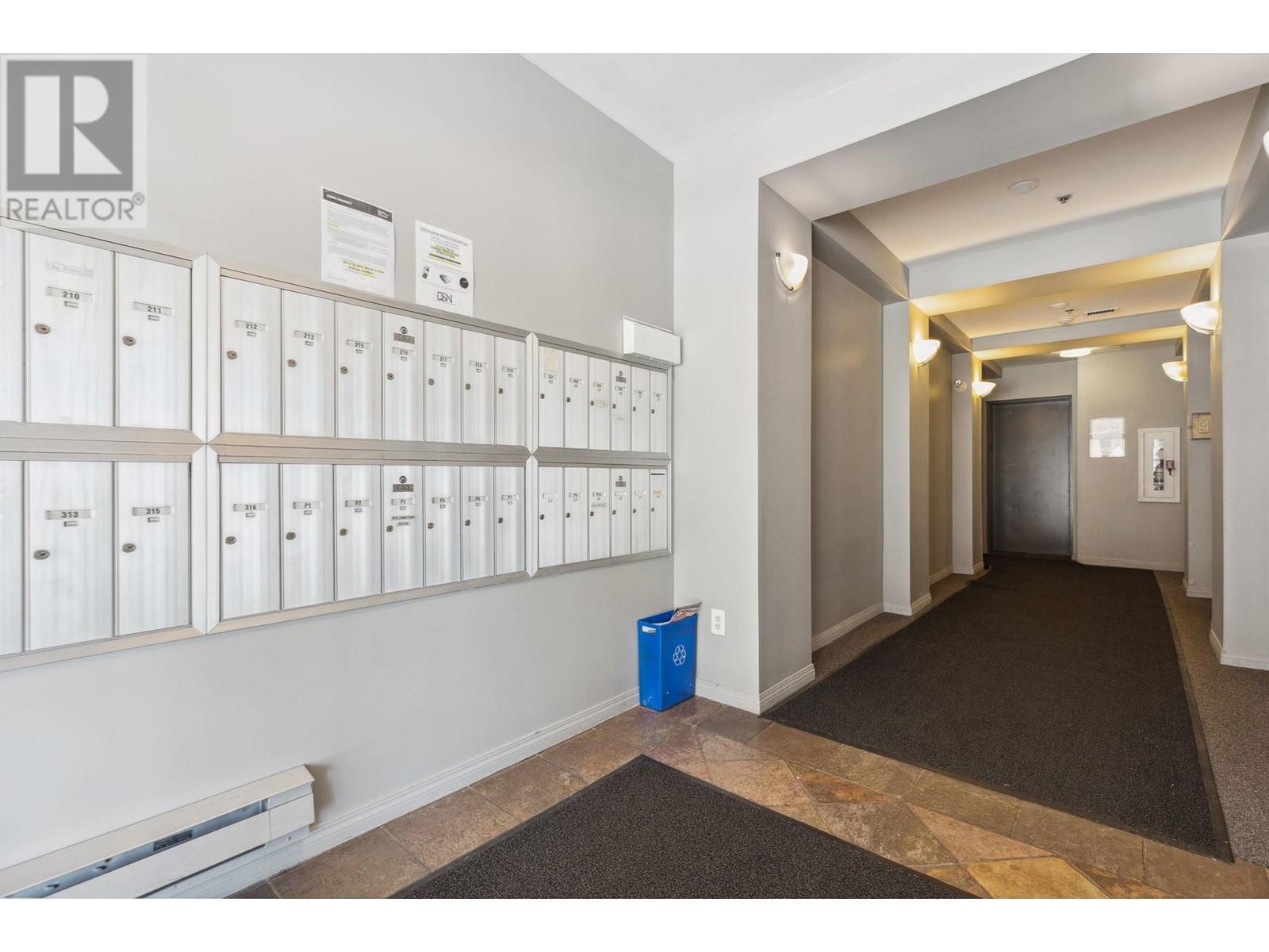 Listing Picture 12 of 13 : PH2 4113 FRASER STREET, Vancouver / 溫哥華 - 魯藝地產 Yvonne Lu Group - MLS Medallion Club Member