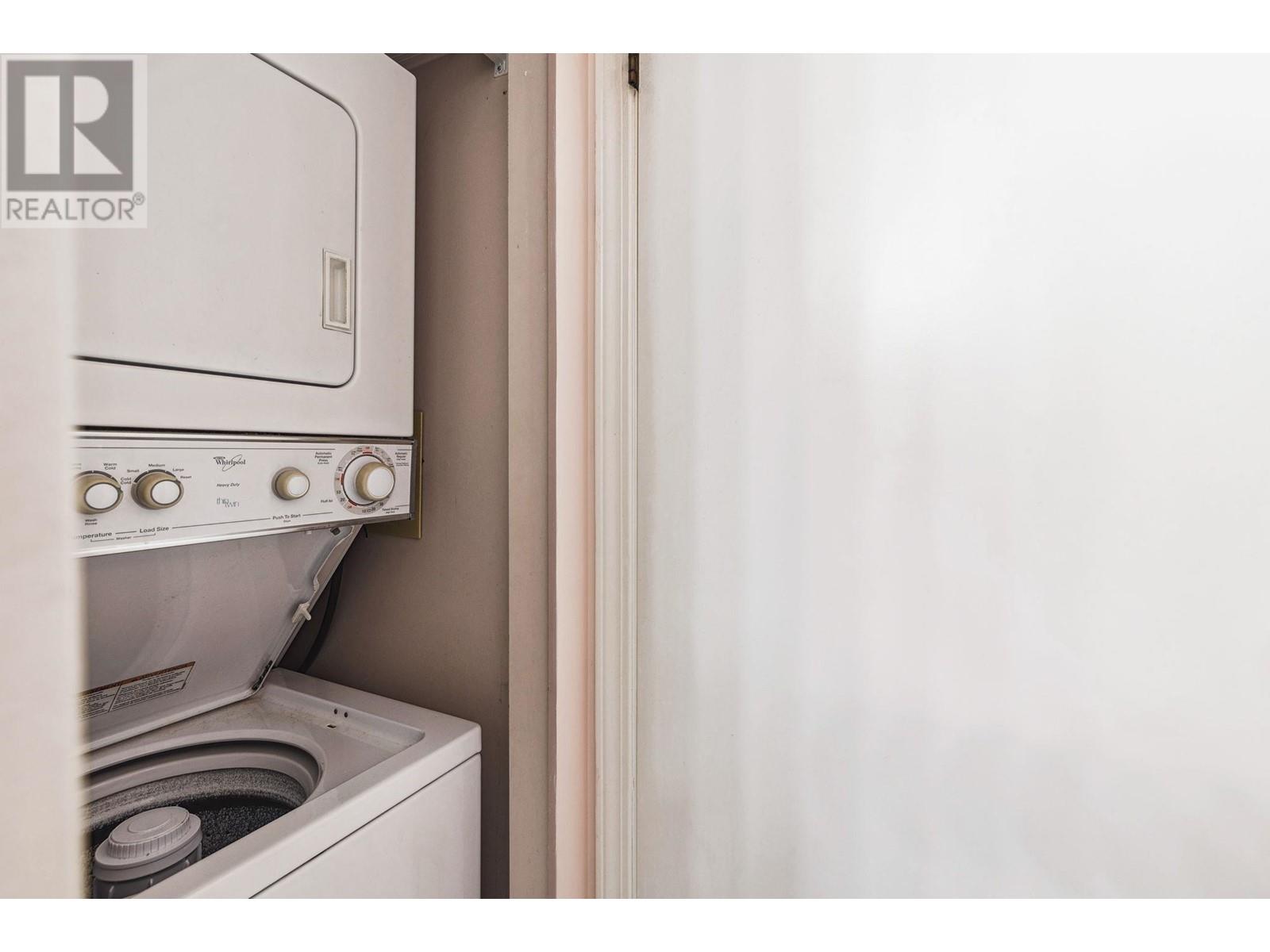 Listing Picture 8 of 13 : PH2 4113 FRASER STREET, Vancouver / 溫哥華 - 魯藝地產 Yvonne Lu Group - MLS Medallion Club Member