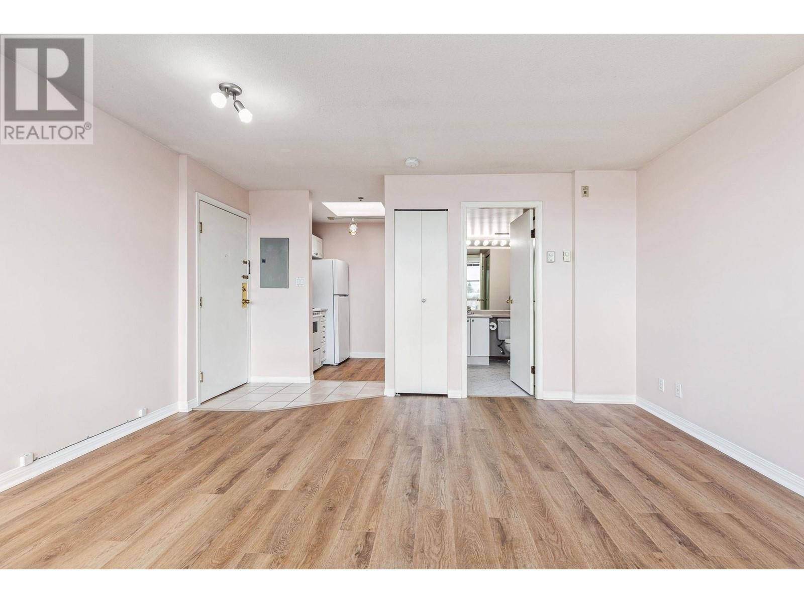 Listing Picture 4 of 13 : PH2 4113 FRASER STREET, Vancouver / 溫哥華 - 魯藝地產 Yvonne Lu Group - MLS Medallion Club Member