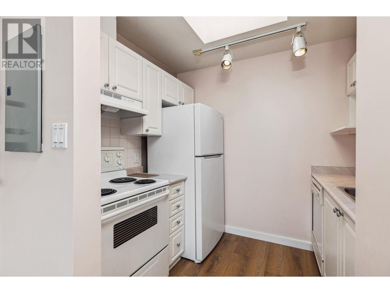 Listing Picture 6 of 13 : PH2 4113 FRASER STREET, Vancouver / 溫哥華 - 魯藝地產 Yvonne Lu Group - MLS Medallion Club Member