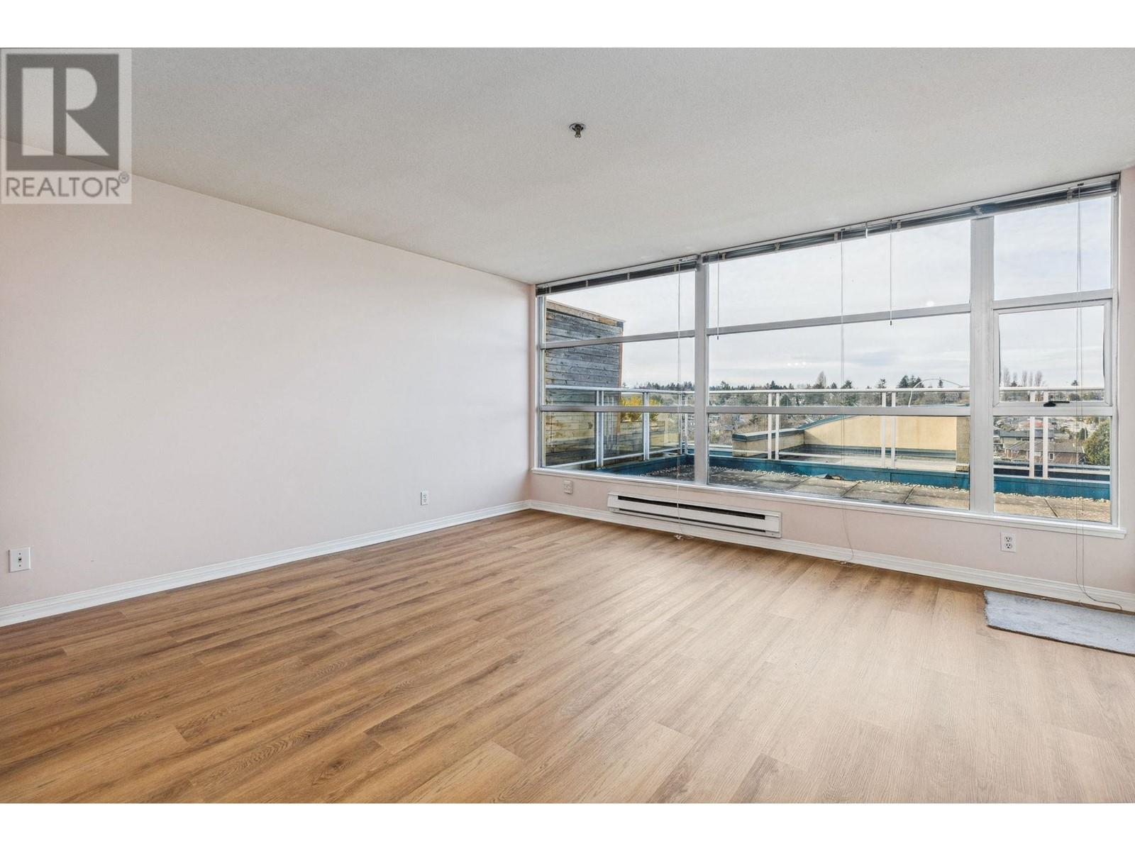 Listing Picture 3 of 13 : PH2 4113 FRASER STREET, Vancouver / 溫哥華 - 魯藝地產 Yvonne Lu Group - MLS Medallion Club Member