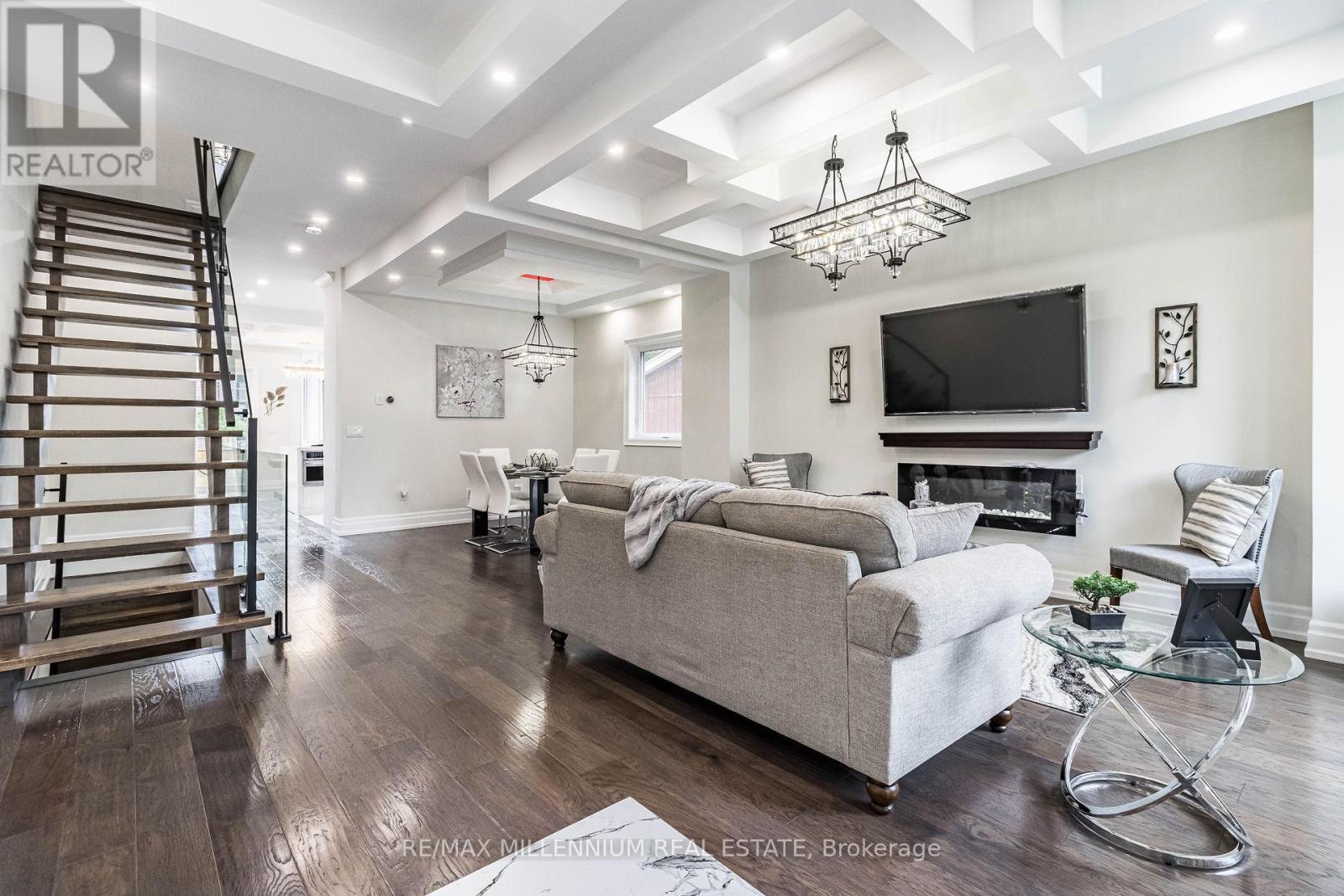 Property at 603 ROYAL YORK ROAD image 2