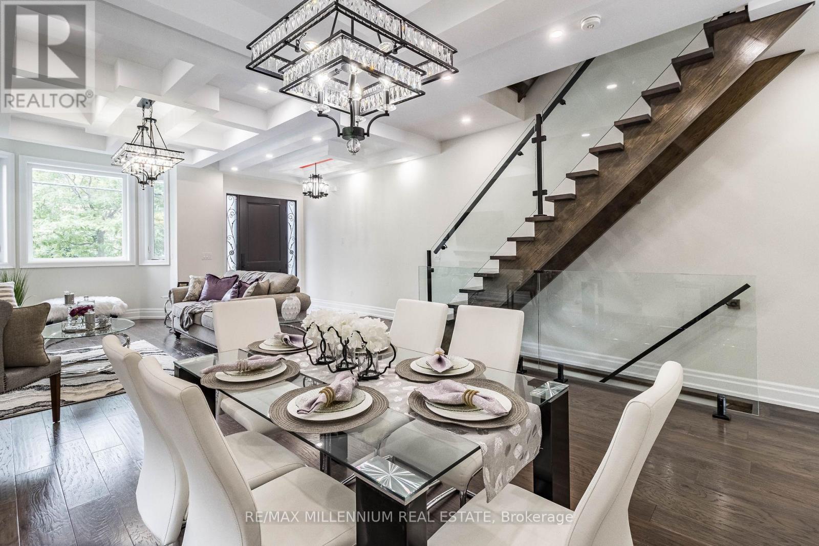Property at 603 ROYAL YORK ROAD image 3