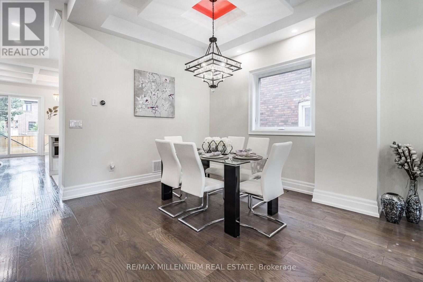 Property at 603 ROYAL YORK ROAD image 4