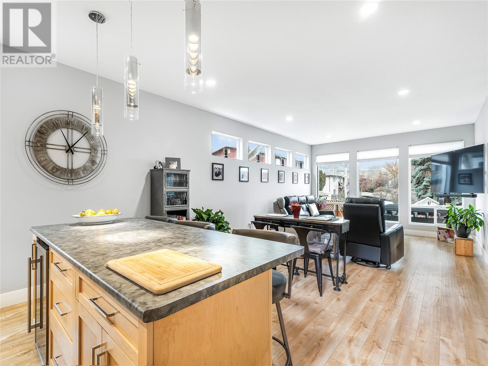 4204 14 Avenue, Vernon, British Columbia  V1T 7Z7 - Photo 3 - 10336679