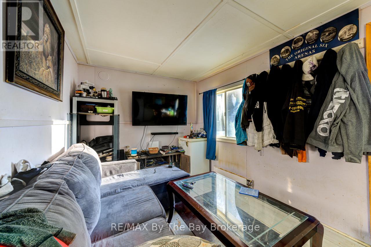 705 River Road E, Wasaga Beach, Ontario  L9Z 2M3 - Photo 9 - S11998108