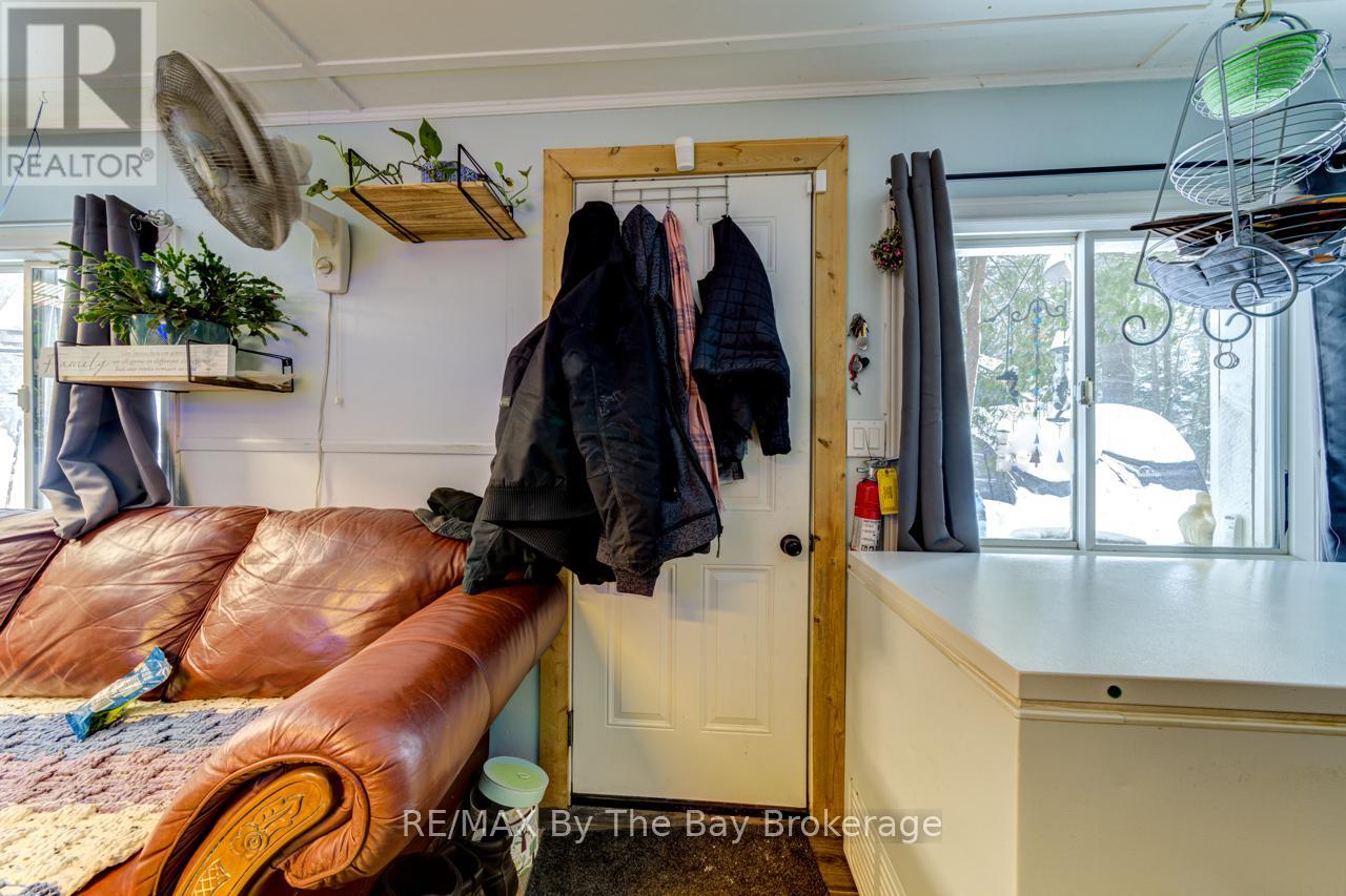 707 River Road E, Wasaga Beach, Ontario  L9Z 1M5 - Photo 14 - S11998127