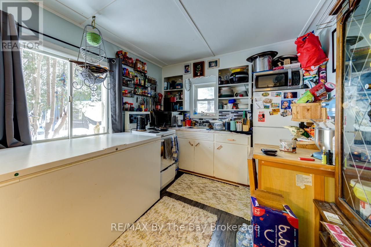 707 River Road E, Wasaga Beach, Ontario  L9Z 1M5 - Photo 18 - S11998127