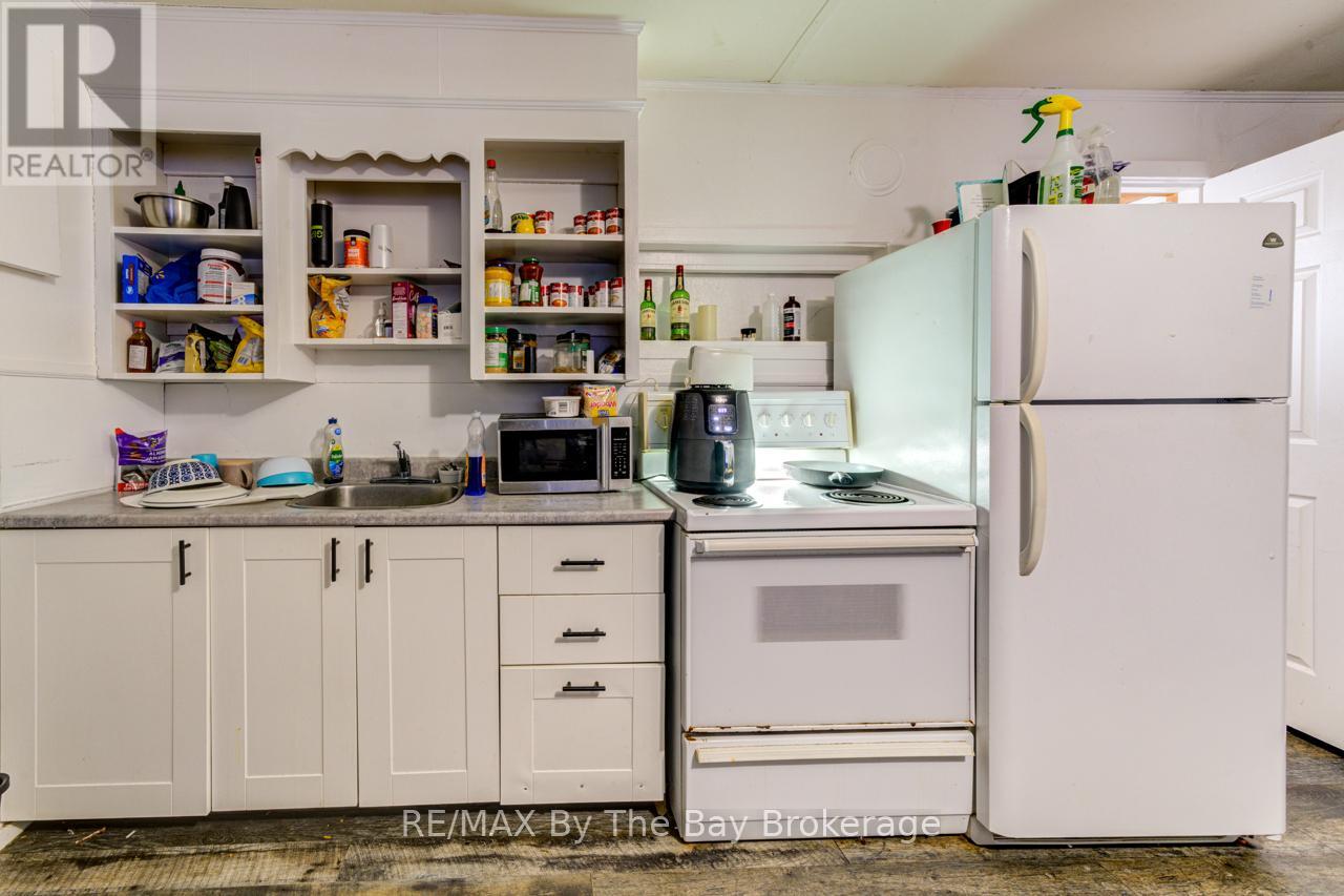 707 River Road E, Wasaga Beach, Ontario  L9Z 1M5 - Photo 5 - S11998127