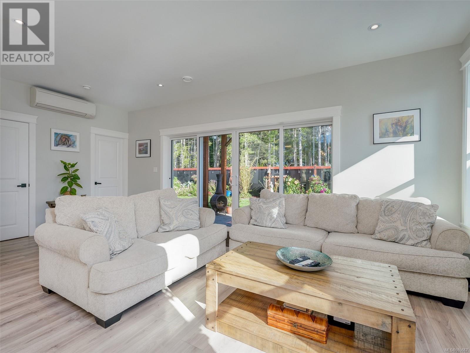 Property at 141 Edgewood Dr image 3