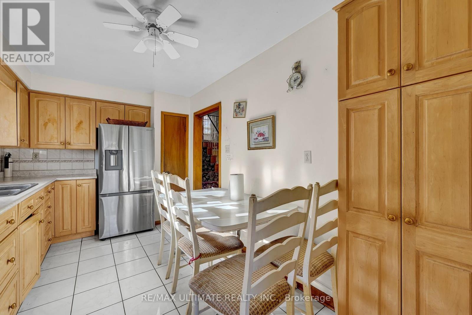 32 Archway Crescent, Toronto, Ontario  M9M 1V6 - Photo 11 - W11998189