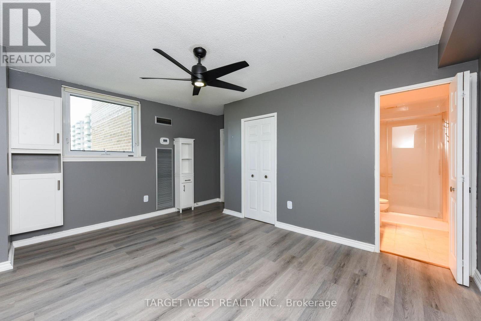 1304 - 240 Scarlett Road, Toronto, Ontario  M6N 4X4 - Photo 8 - W11997783