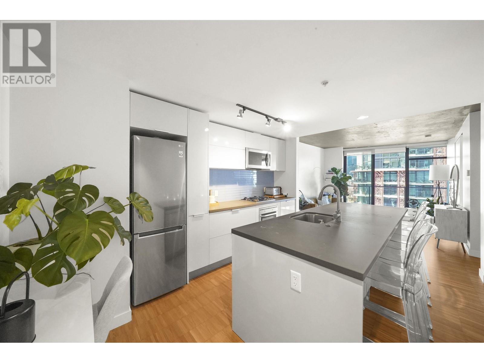 Property at 1907 108 W CORDOVA STREET image 2