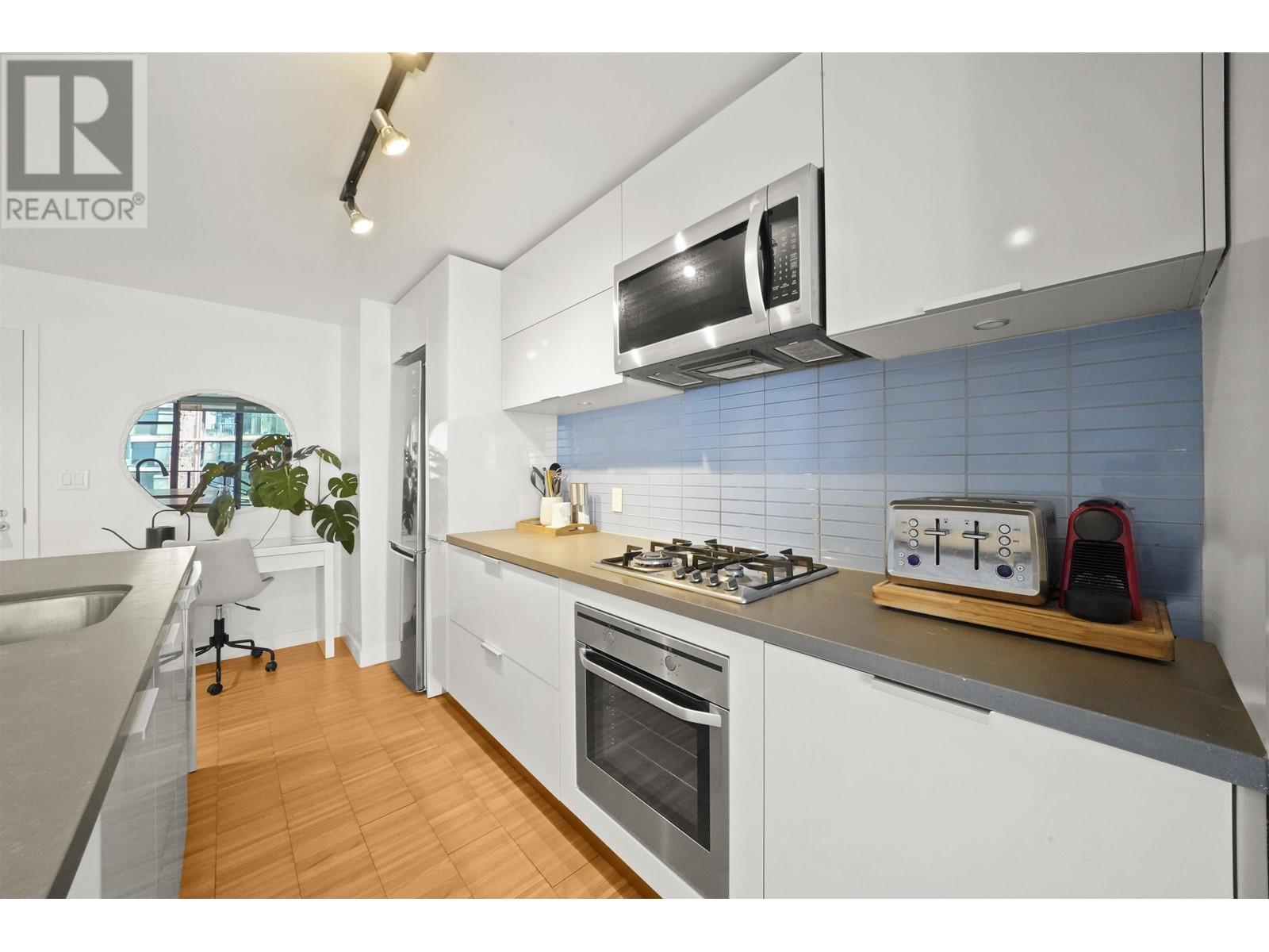 Property at 1907 108 W CORDOVA STREET image 4