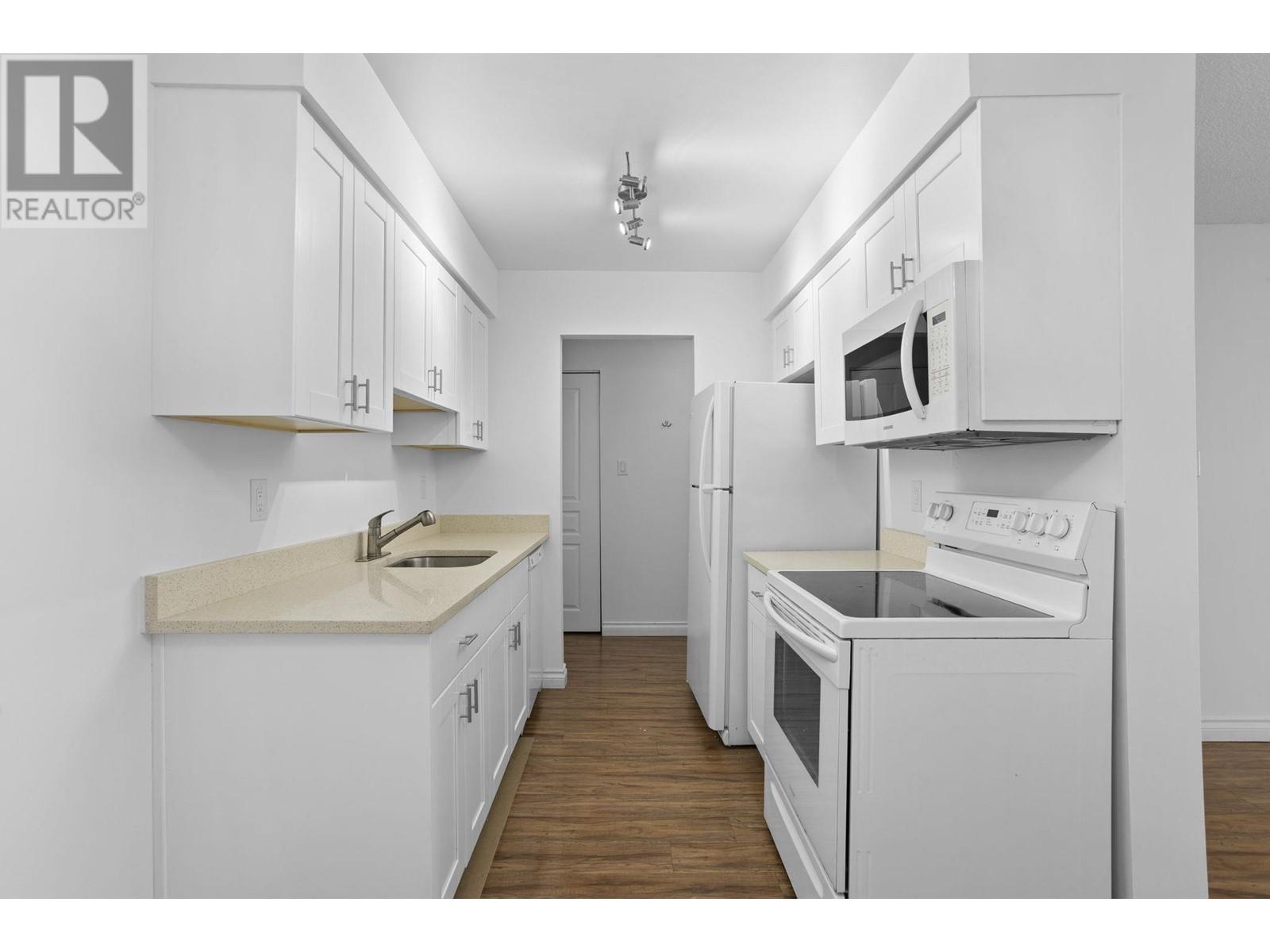 304 330 E 1st Street, North Vancouver, British Columbia  V7L 1B5 - Photo 5 - R2972661
