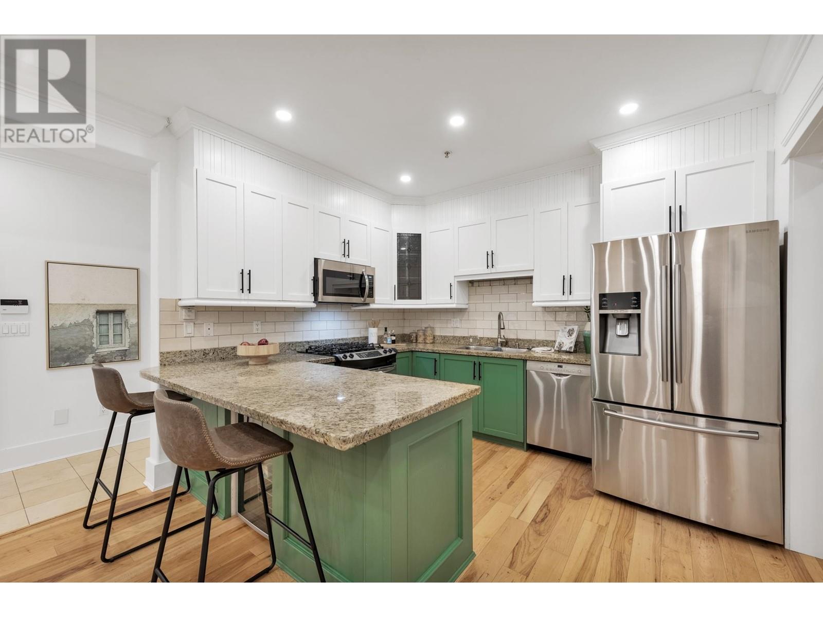 Property at 2918 COLUMBIA STREET image 3